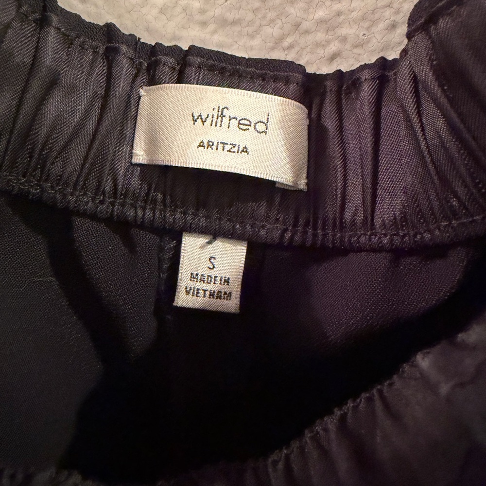 Aritzia Wilfred black Loge shorts in S - Picture 5 of 5